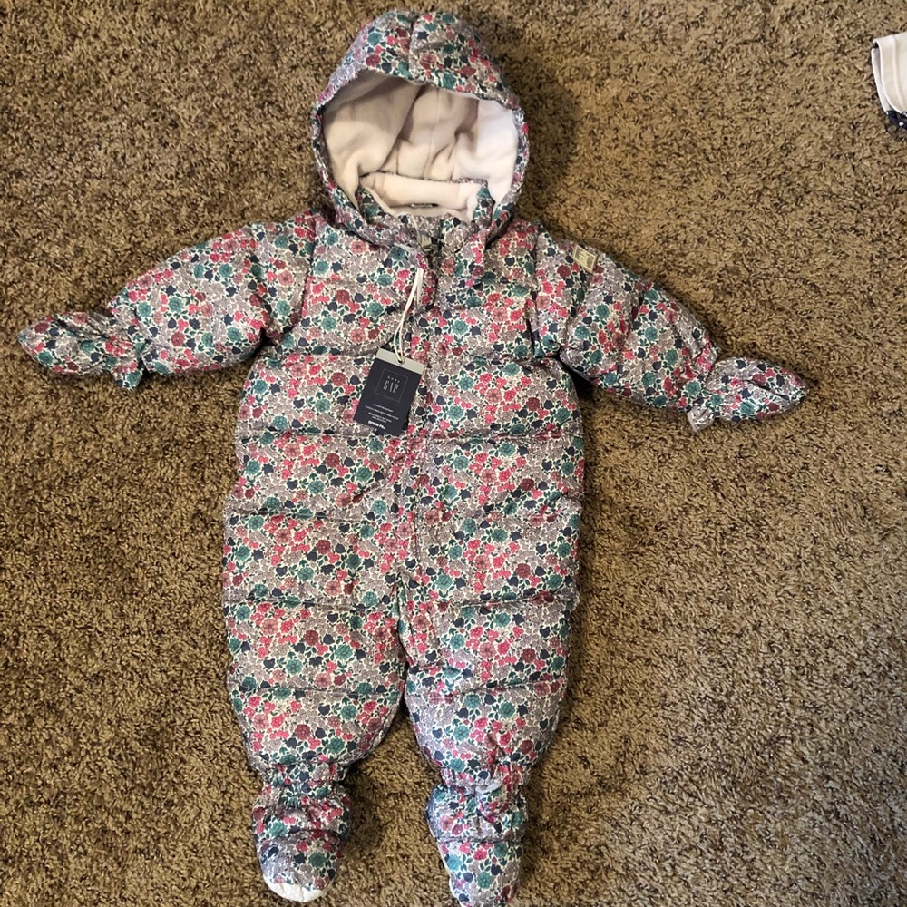 Baby Gap snowsuit - Girls 0-6 mo